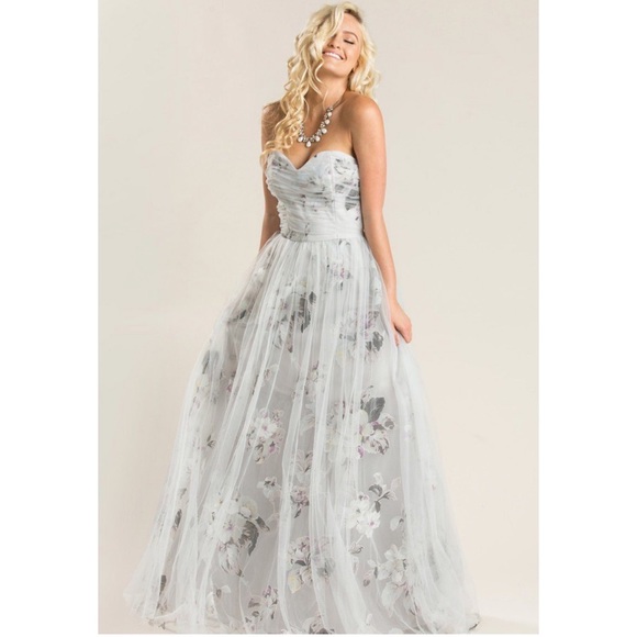 Dresses & Skirts - ❤️ Grey floral tulle strapless maxi dress